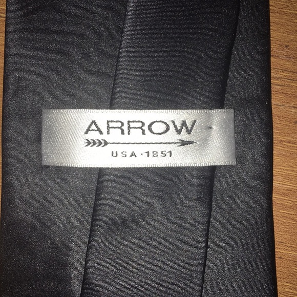 Arrow Black 100% Silk Neck Tie - Picture 2 of 2